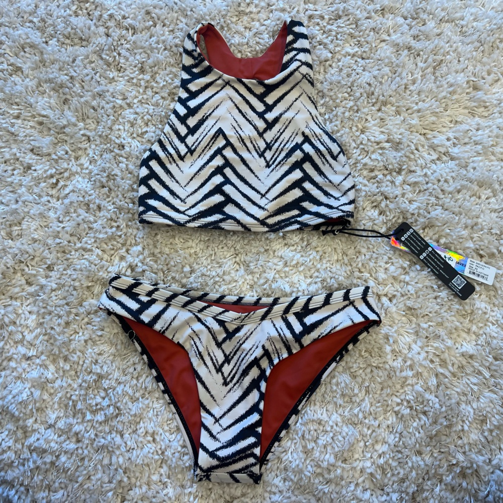 NWT Jolyn Pacific 2 piece